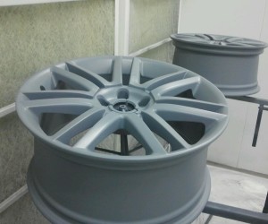 Spuiten lichtmetalen velgen